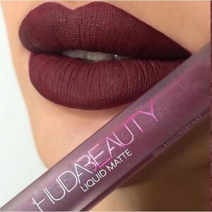 HUDA BEAUTY Liquid Matte Lipstick in First Class